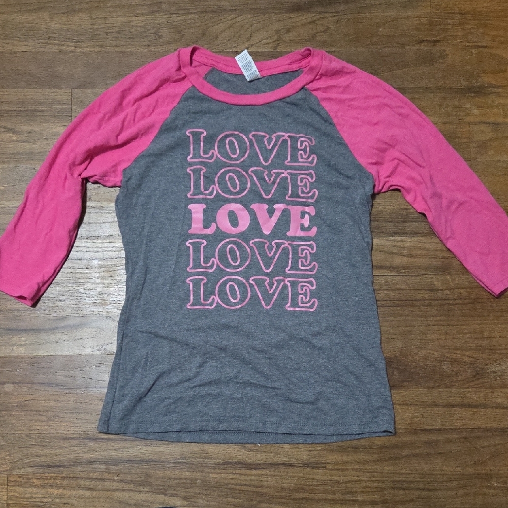 🔵3/$13 District 3/4 Sleeve Love Shirt